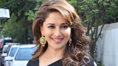 'धक-धक गर्ल' माधुरी दीक्षित लोगों को देंगी ये मैसेज, चुनाव आयोग ने दी उनको यह जिम्मेदारी