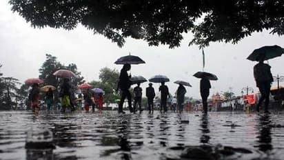 இரவை குளிர்விக்க வந்த மழை..! சென்னை மக்கள் உற்சாகம்..!