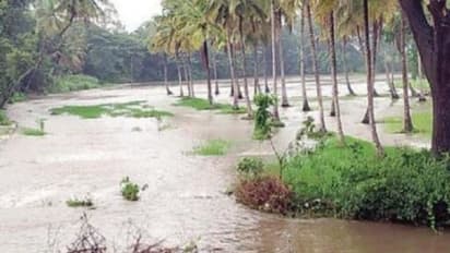 ಮಂಡ್ಯ: ವರುಣನ ಅಬ್ಬರಕ್ಕೆ ಜನ ತತ್ತರ