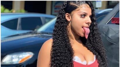 നാക്കിന്റെ നീളം കൊണ്ട് ലക്ഷങ്ങള് സമ്പാദിക്കുന്ന പെണ്കുട്ടി; വീഡിയോ