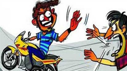 "ഒരു കയ്യബദ്ധം, നാറ്റിക്കരുത്.." മോഷ്ടിച്ച സ്കൂട്ടര് തിരിച്ചേല്പ്പിച്ച് കള്ളന്!