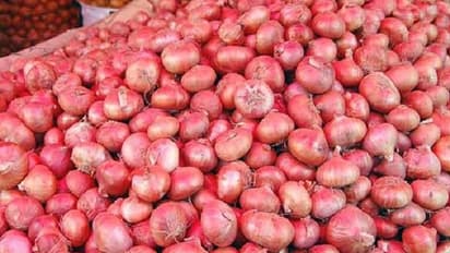 ಹೆಚ್ಚಿದ ಬೆಲೆ: ಈರುಳ್ಳಿ ಕೊಳ್ಳುವಾಗ ಕಣ್ಣೀರು ಬರೋದು ಗ್ಯಾರಂಟಿ!