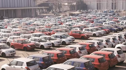 మహీంద్రా టు మారుతి వయా టాటా మోటార్స్ అంతా డౌన్ ట్రెండే