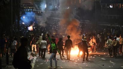 নিষিদ্ধ বিয়ের আগে যৌন সম্পর্ক, বিল পাসের আগেই আগুন জ্বলল পার্লামেন্টের বাইরে