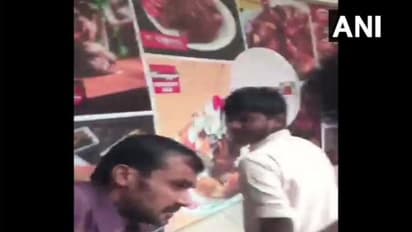 'ഇന്ത്യ ഹിന്ദു രാഷ്ട്രം, മുസ്ലിംകള് പ്രവേശിക്കേണ്ട' എന്ന് ആഹ്വാനം ചെയ്ത യുവാവിന് നേരെ ആള്ക്കൂട്ടാക്രമണം