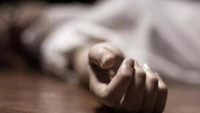 డెంగీతో భార్య మృతి... తట్టుకోలేక భర్త ఆత్మహత్య