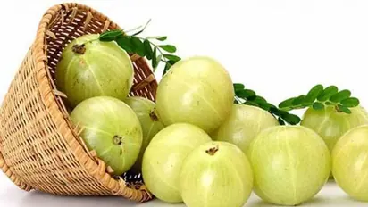 आंखों के लिए बेहद फायदेमंद है आंवला, जानें और क्या खाएं