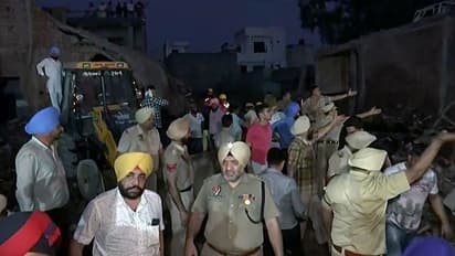 नहर में कार गिरने से 9 लोग डूबे,  6 डेड बॉडी निकाली गई