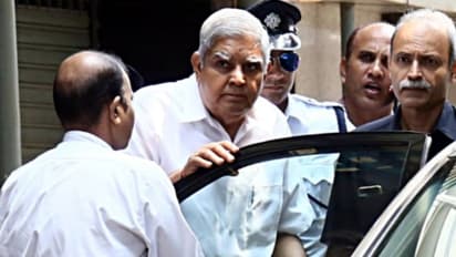 করোনা আবহে প্রায় ৮০ জনকে নিমন্ত্রণ ধনখড়ের, রাজভবনের চা-চক্র নিয়ে উঠল প্রশ্ন