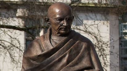 भारत के बाद इस देश में हैं महात्मा गांधी की सबसे ज्यादा प्रतिमाएं, लगभग हर शहर में एक प्रतिमा