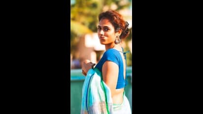 இடுப்பு மடிப்பில் கிரங்க வைத்த ரம்யா பாண்டியன்... அணுவணுவா ரசித்து செய்வேன்னு கிக்ஏற்றி கிரங்க வைக்கிறார்..!!