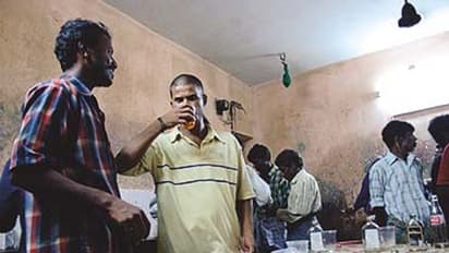 குடியரசு தினத்தில் கொடிகட்டி பறந்த சரக்கு விற்பனை..! 18 பேர் அதிரடி கைது..!