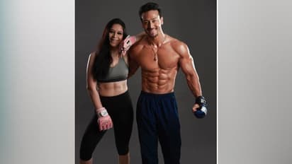 টাইগার নয়, সোশ্যাল মিডিয়ায় হট ছবি শেয়ার করে নজর কাড়ছেন জ্যাকি কন্যা