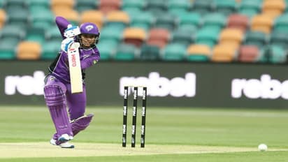 মহিলা বিগ ব্যাশ লিগে খেলা নিয়ে অনিশ্চয়তা হরমনপ্রীত, মন্ধনাদের