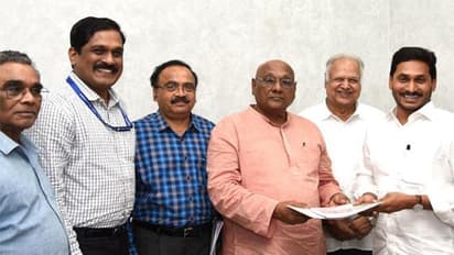 సీఎం జగన్ మరో కీలక నిర్ణయం: ఎలక్ట్రిక్ బస్సుల కొనుగోలు లోనూ రివర్స్ టెండరింగ్