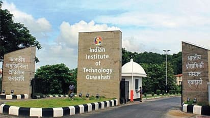 కరోనా రోగులకు ఇంట్యూబేషన్ బాక్సులు: ఐఐటీ విద్యార్థుల ఆవిష్కరణ