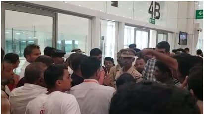 വിമാനം 24 മണിക്കൂര് വൈകി; നെടുമ്പാശ്ശേരി വിമാനത്താവളത്തിൽ യാത്രക്കാരുടെ പ്രതിഷേധം