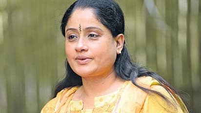 బీజేపీ గూటికి విజయశాంతి..?: అసలు కారణం ఇదే.....