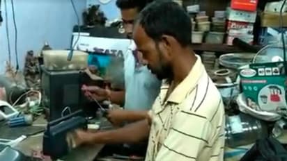 ধুলো জমা রেডিও থেকেও আওয়াজ বেরনো চাই, মহালয়ার আগের দিন ভিড় দোকানে