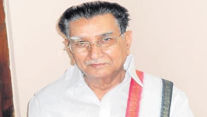 రోడ్డు ప్రమాదంలో వైసీపీ నేత మృతి