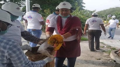 పర్యావరణహితంగా రీసైక్లింగ్: జియో స్టాఫ్ 'స్వచ్ఛ రైల్ అభియాన్'