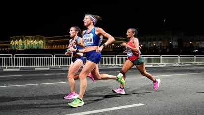 গরম এড়াতে দোহায় রাতে বসল ম্যারাথনের আসর