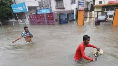 दक्षिण के बाद अब उत्तर भारत में काल बनी बारिश ने ली 48 की जान, उत्तराखंड में गिर रहे हैं पत्थर