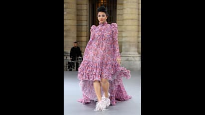 র্যাম্পে আবারও নজর কাড়লেন বচ্চন বধূ, দেখুন প্যারিস ফ্যাশন উইকে ঐশ্বর্যর ক্যাট ওয়াক