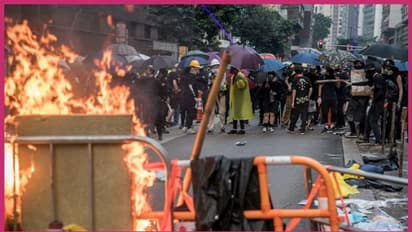 ഹോങ്കോങ് തെരുവുകള്‍ യുദ്ധക്കളമാക്കി വന്‍ സംഘര്‍ഷം