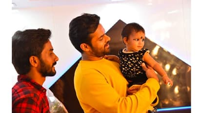 అభిమాని కూతురికి నామకరణం చేసిన మెగా హీరో