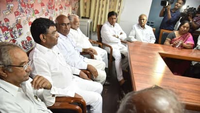 బిజెపి భయం: హుజూర్ నగర్ లో టీఆర్ఎస్ కు మద్దతు వెనక...