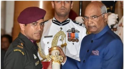 రాష్ట్రపతి నుండి ధోనికి పిలుపు... జార్ఖండ్ రాజ్‌భవన్ కు పయనం