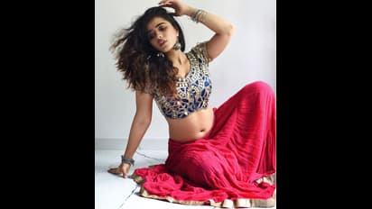 పూరి 'రొమాంటిక్' హీరోయిన్.. పిచ్చ హాట్ గురు