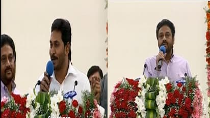 దేవుడి బిడ్డ కాబట్టే ఉద్యోగాలు, జగన్ ను నిత్యం పూజించాలి : మున్సిపల్ కమిషనర్ పొగడ్తలు