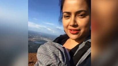 രണ്ട് മാസം പ്രായമായ കുഞ്ഞുമായി മല കയറി സമീറ റെഡ്ഡി