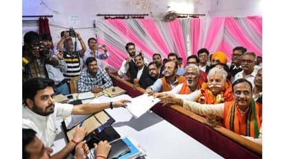 यूपी उपचुनाव : नामांकन के अंतिम दिन भाजपा प्रत्याशियों ने भरा पर्चा, सपाइयों ने कानपुर में काटा बवाल