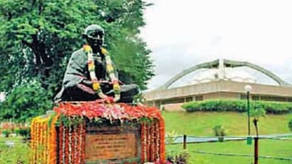 మహాత్మాగాంధీ జయంతి: బాపుఘాట్ లో తమిళిసై, కేసీఆర్ నివాళులు