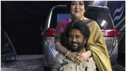 പൊലീസ് വേഷത്തില് രജനികാന്ത്, ഒപ്പം ഭാര്യ ലതയും! ഫോട്ടോ തരംഗമാകുന്നു