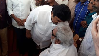 காமராஜரைக் கொல்ல முயன்ற கூட்டத்தோடு சிவாஜியின் மகன் இணையலாமா? குமுறும் காங்கிரஸ்..!