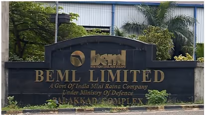 BEML Protest: ಕೆಜಿಎಫ್ ಬೆಮೆಲ್‌ ಖಾಸಗೀಕರಣಕ್ಕೆ ಕಾರ್ಮಿಕರ ವಿರೋಧ, ಗೇಟ್ ಮುಚ್ಚಿ ಪ್ರೊಟೆಸ್ಟ್