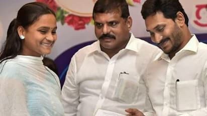 ಒಂದೇ ದಿನ 1.26 ಲಕ್ಷ ಸಿಬ್ಬಂದಿ ನೇಮಕ: ಸಿಎಂ ಜಗನ್ ಇತಿಹಾಸ!