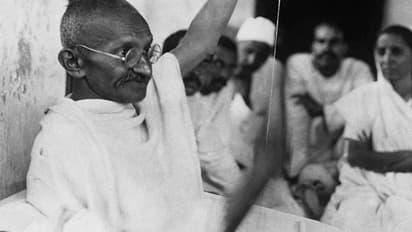 ಗಾಂಧೀಜಿ ಆತ್ಮಹತ್ಯೆ ಮಾಡಿಕೊಂಡಿದ್ದು ಹೇಗೆ? ಪರೀಕ್ಷೆಯಲ್ಲಿ ಪ್ರಶ್ನೆ!