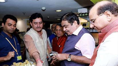 जाने क्यों गडकरी ने सियासत को बताया क्रिकेट