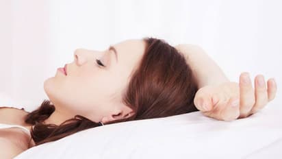 മുഖക്കുരുവും പാടുകളും ഒഴിവാക്കാം; രാത്രി കിടക്കും മുമ്പ് ചെയ്യേണ്ടത്...