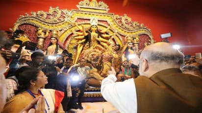 Amit Shah Visits Durga Puja Pandal in kolkata