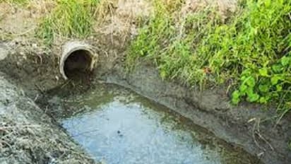 ಈ ಗ್ರಾಮದಲ್ಲಿ ರಸ್ತೆ, ಚರಂಡಿ ಸೇರಿ ಮೂಲ ಸೌಕರ್ಯಗಳೇನೂ ಇಲ್ಲ..!