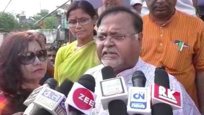 রাজ্য়ের আইনশৃঙ্খলা নিয়ে রাষ্ট্রপতির কাছে বিজেপি, আগে ইউপি দেখুন বললেন পার্থ