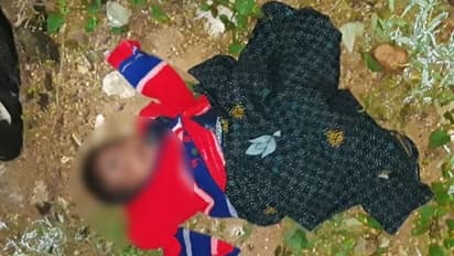 ஈவு இரக்கமின்றி சாலையில் தூக்கி வீசப்பட்ட பச்சிளம் ஆண் குழந்தை..! தொப்புள்கொடி கூட அறுபடாத நிலையில் மீட்பு..!