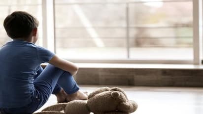 बच्चों को बचाएं डिप्रेशन से, कभी नहीं करें ये 3 काम