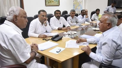 ಕಾಂಗ್ರೆಸ್‌ ಮುಖಂಡರಿಂದ ಸಿಎಂ ಯಡಿಯೂರಪ್ಪ ಭೇಟಿ